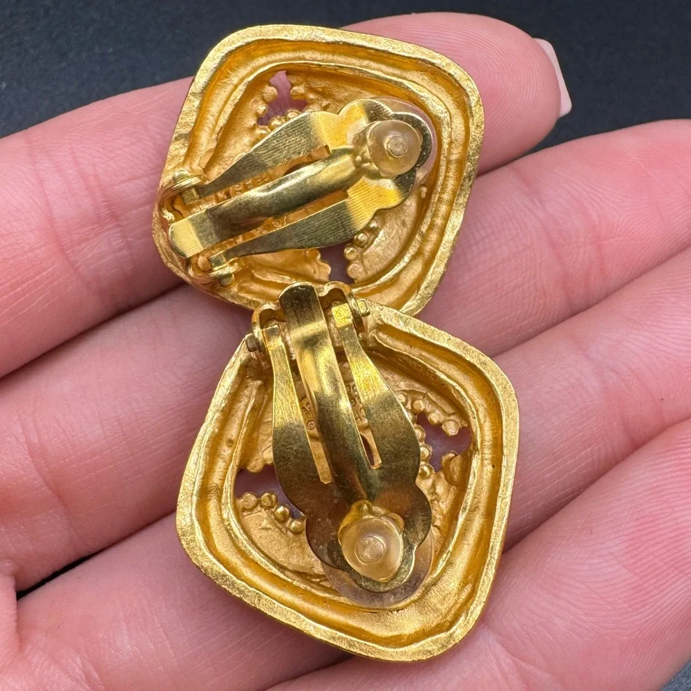 LOT 1413 24K gold plated CHANEL vintage clip on earrings